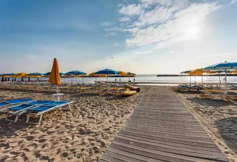 ホテル Asiago Beach