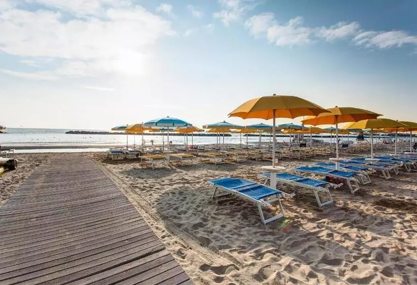 ホテル Asiago Beach