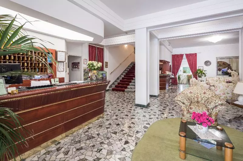 هتل Astor Victoria