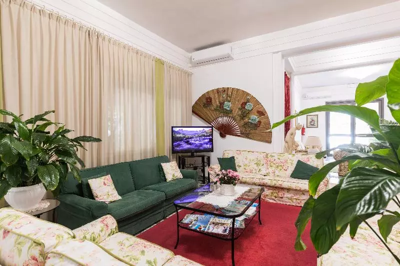 هتل Astor Victoria