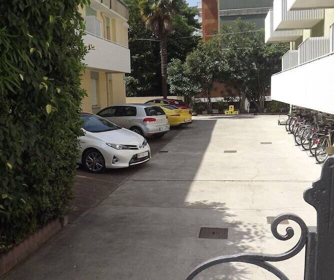 בית מלון כפרי Eden