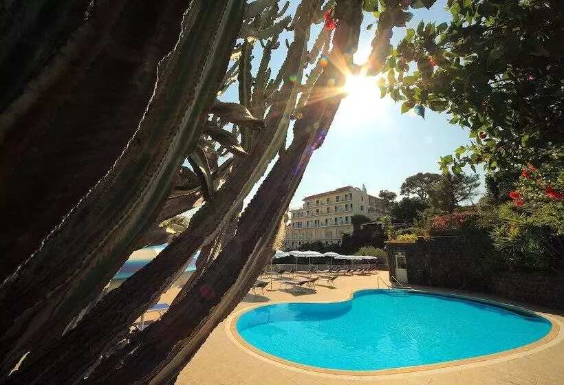 هتل Hermitage Resort & Thermal Spa