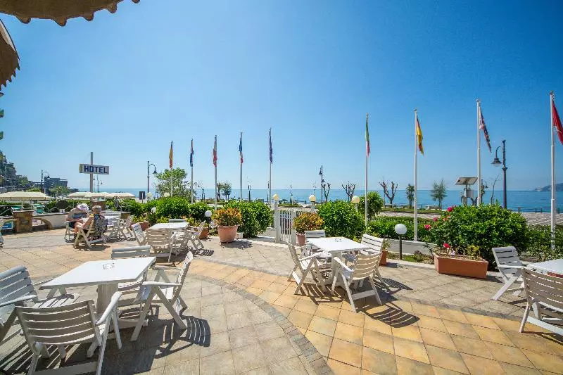 Отель Pietra Di Luna