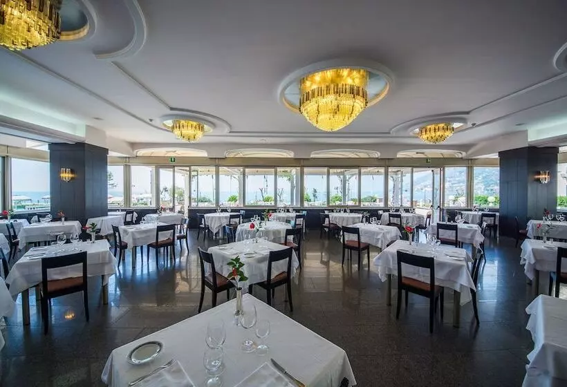 Отель Pietra Di Luna