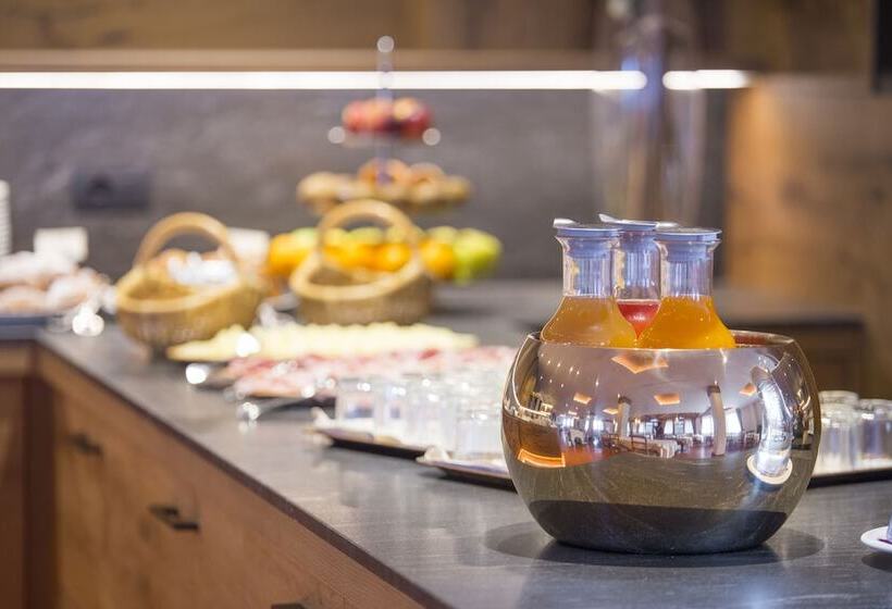 ホテル Ariston Lake View