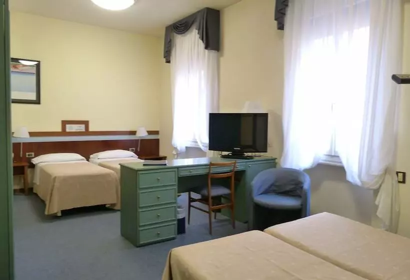 هتل Centrale Byron