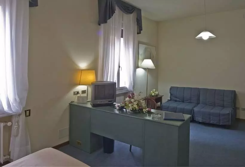 هتل Centrale Byron