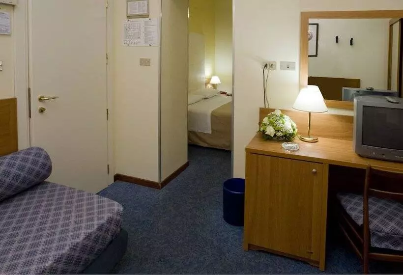 هتل Centrale Byron