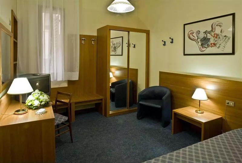 هتل Centrale Byron