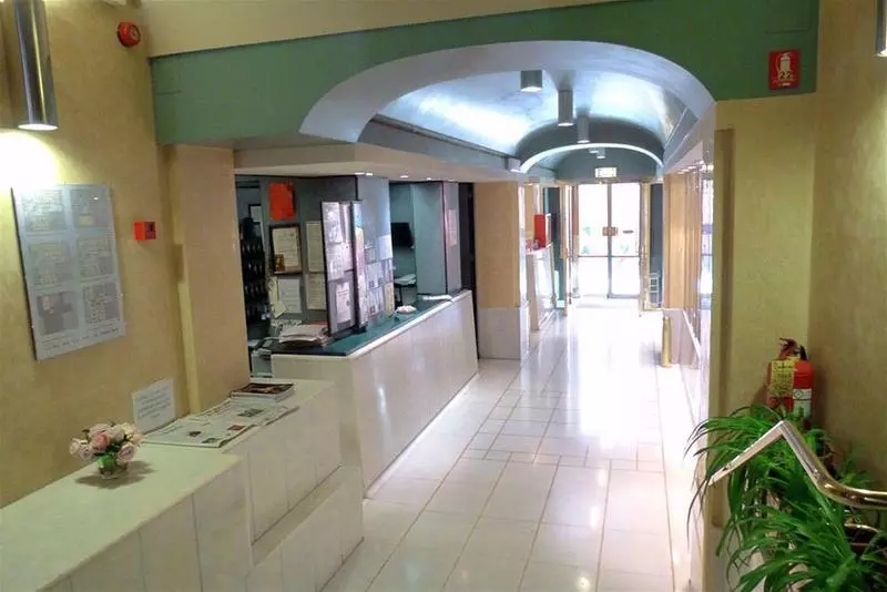 هتل Centrale Byron