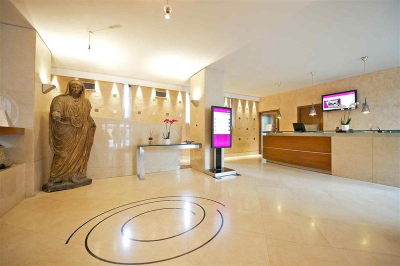 ホテル Mercure Roma Centro Colosseo