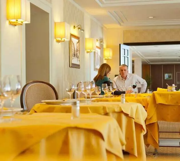 فندق Perugia Plaza