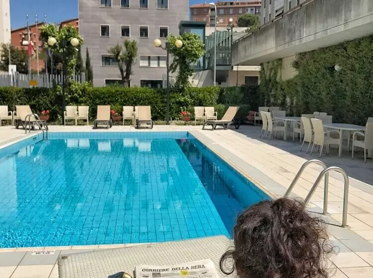 فندق Perugia Plaza