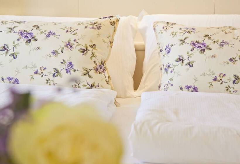 إقامة Bellavista Lakefront Hotel & Apartments