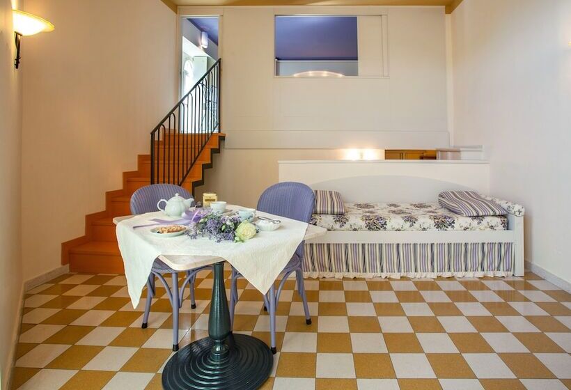 إقامة Bellavista Lakefront Hotel & Apartments