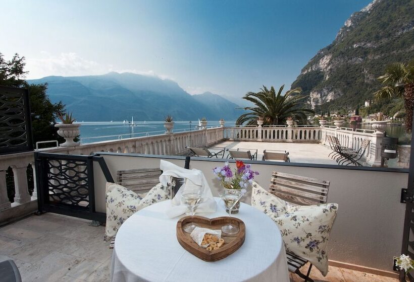 إقامة Bellavista Lakefront Hotel & Apartments