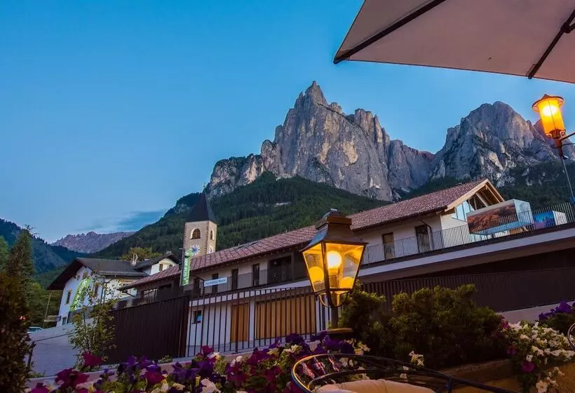 فندق Enzian Genziana