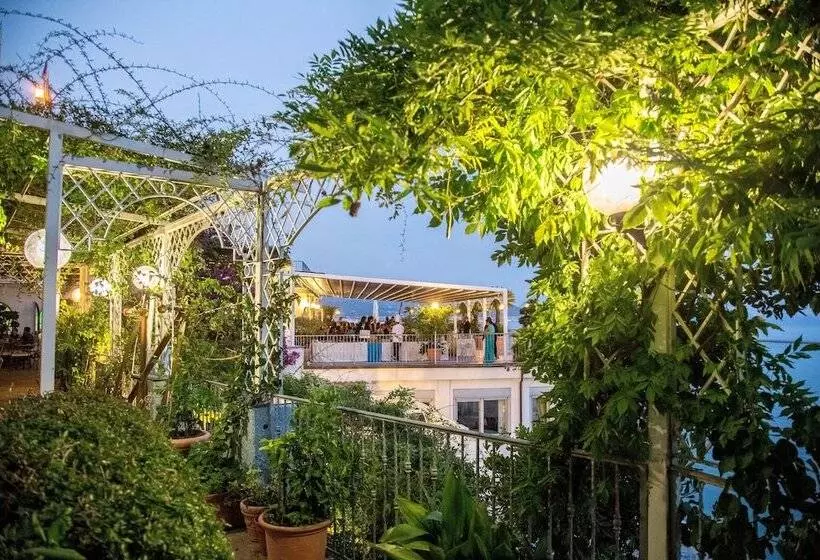 בית מלון כפרי Lloyd S Baia