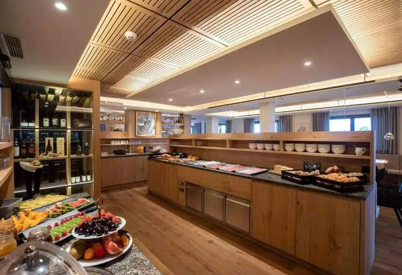 Отель Patriarch