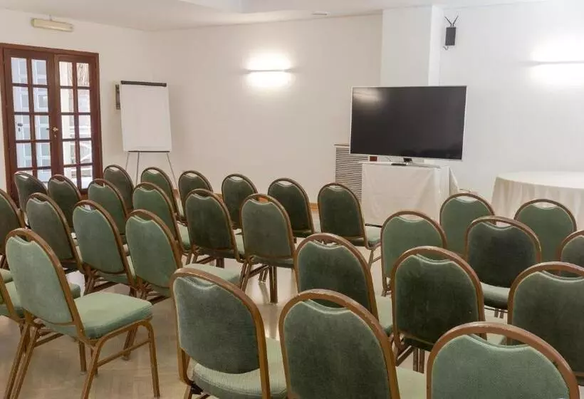 هتل Perla Del Golfo Resort