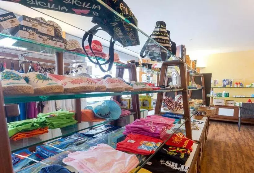 هتل Perla Del Golfo Resort