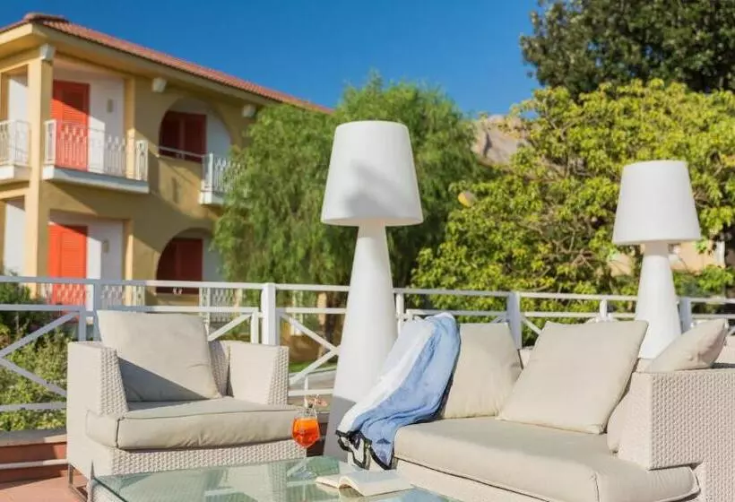 هتل Perla Del Golfo Resort