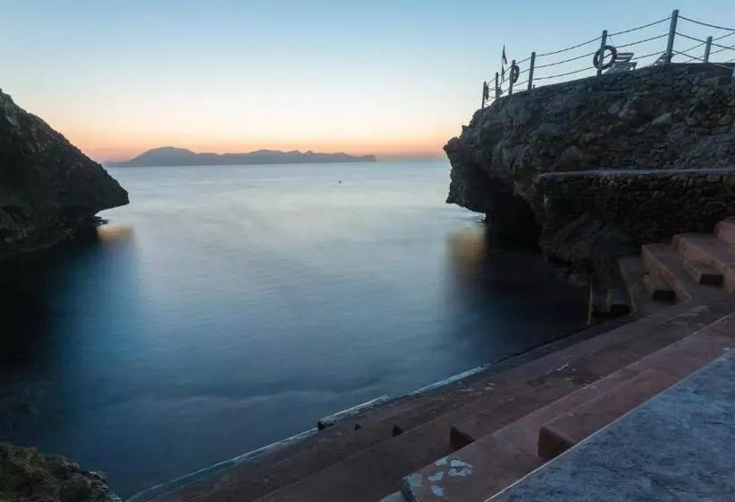 هتل Perla Del Golfo Resort