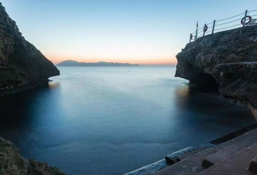 هتل Perla Del Golfo Resort