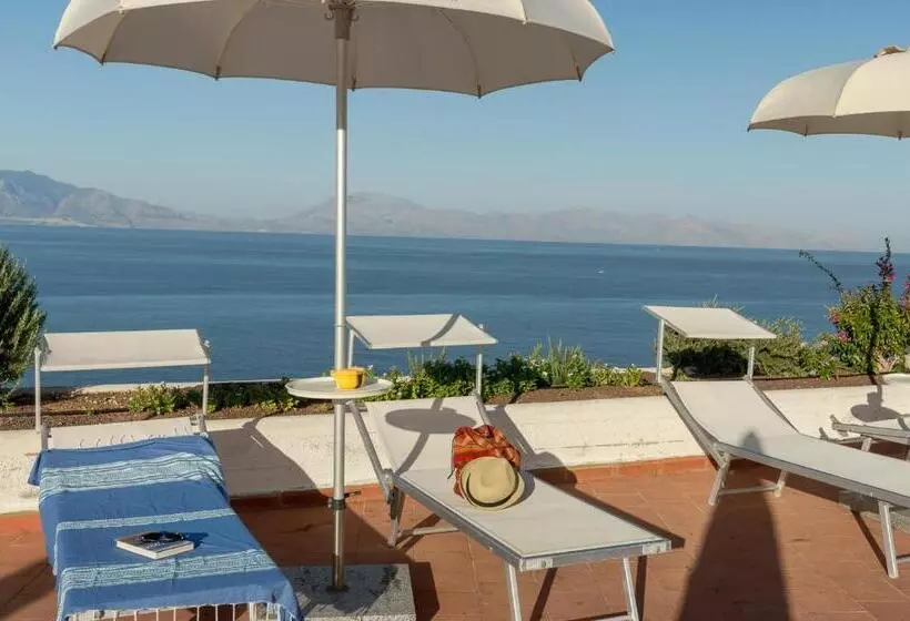 هتل Perla Del Golfo Resort