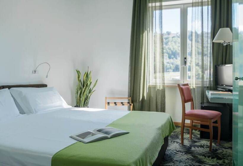 Lh Hotel Arca Street Art