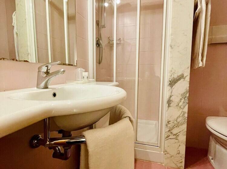 Lh Hotel Arca Street Art