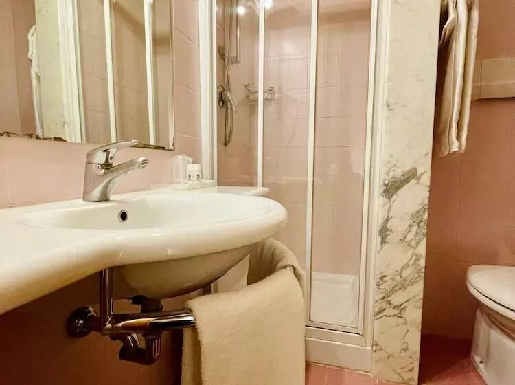 Lh Hotel Arca Street Art