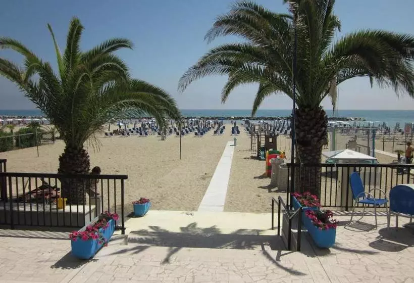 Отель Tourist Residence