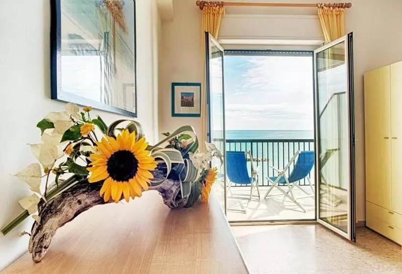 Отель Tourist Residence