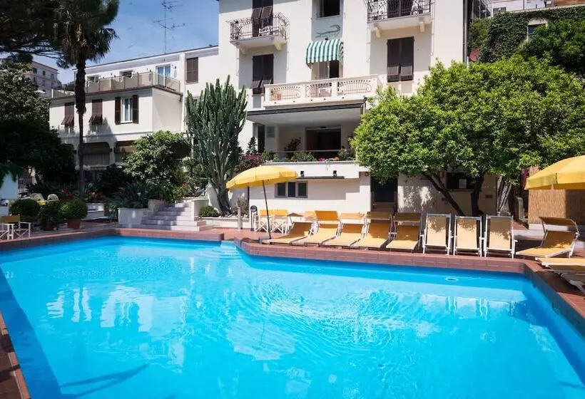 إقامة Coccodrillo Hotel & Apartments