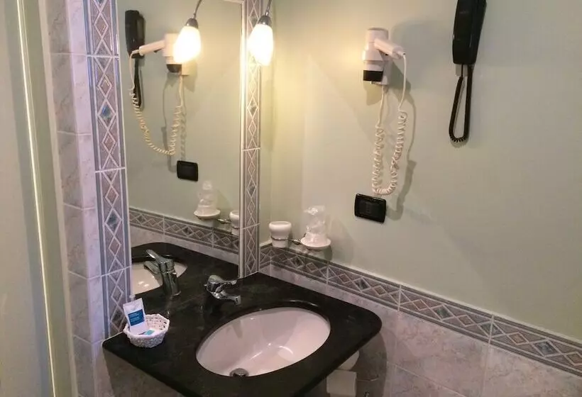 إقامة Coccodrillo Hotel & Apartments