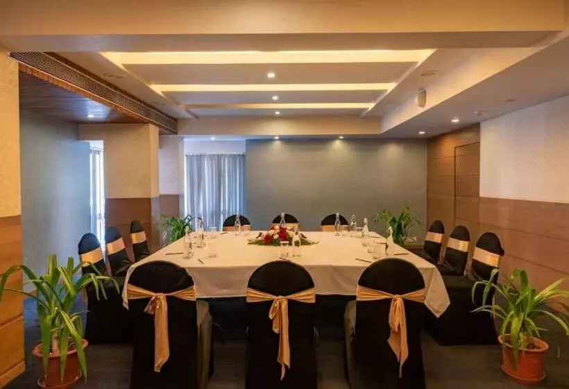 La Paz Gardens Beacon Hotel   Vasco Da Gama Goa