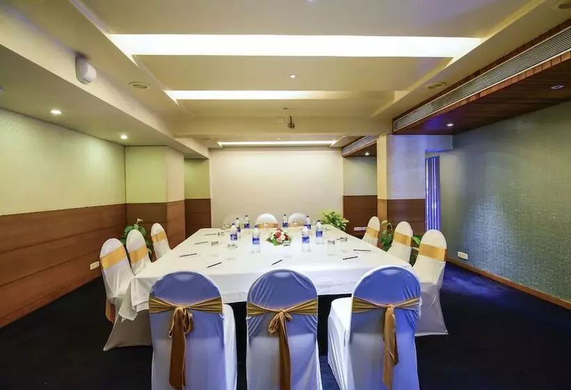 La Paz Gardens Beacon Hotel   Vasco Da Gama Goa