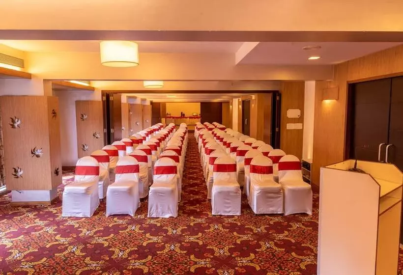 La Paz Gardens Beacon Hotel   Vasco Da Gama Goa