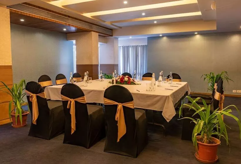 La Paz Gardens Beacon Hotel   Vasco Da Gama Goa