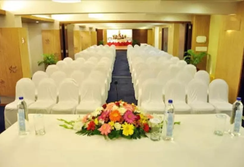 La Paz Gardens Beacon Hotel   Vasco Da Gama Goa