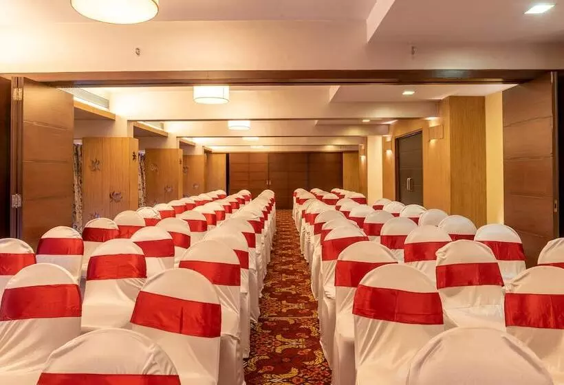 La Paz Gardens Beacon Hotel   Vasco Da Gama Goa