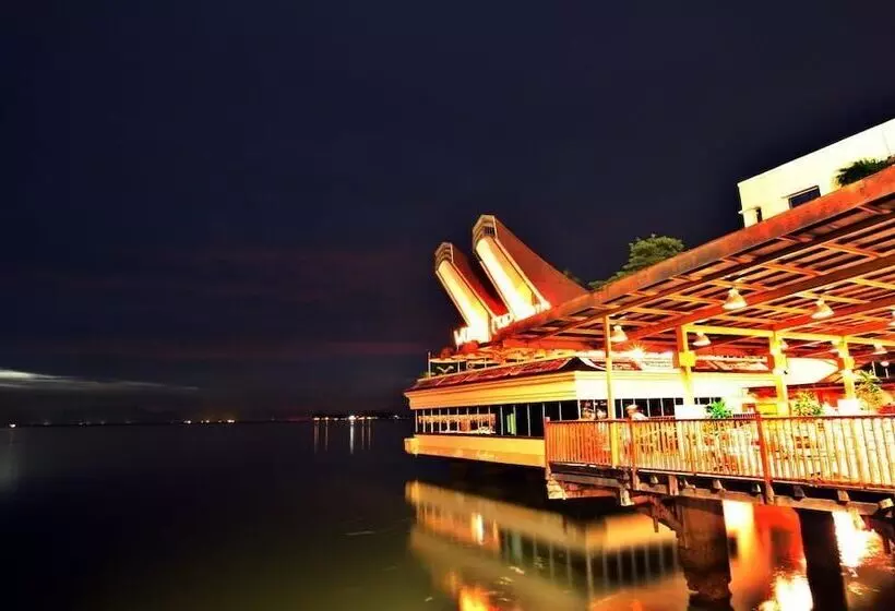 فندق Makassar Golden