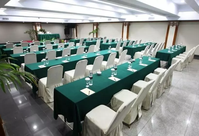 فندق Makassar Golden