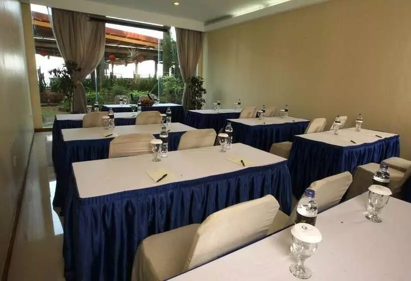 فندق Makassar Golden