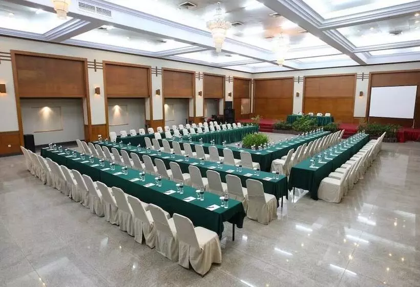 فندق Makassar Golden