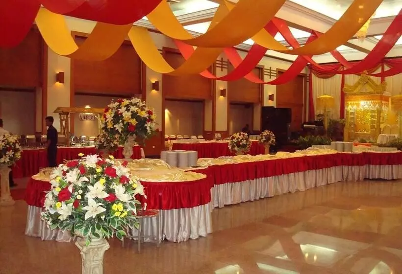 فندق Makassar Golden