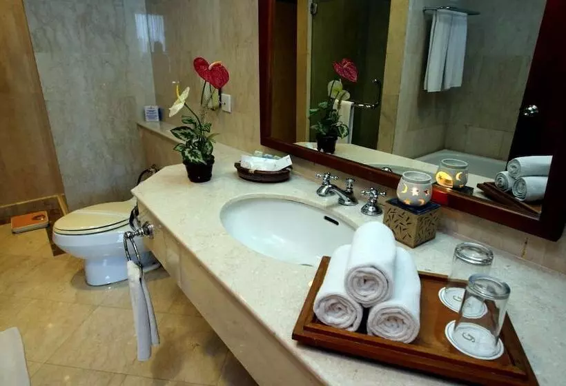 فندق Makassar Golden