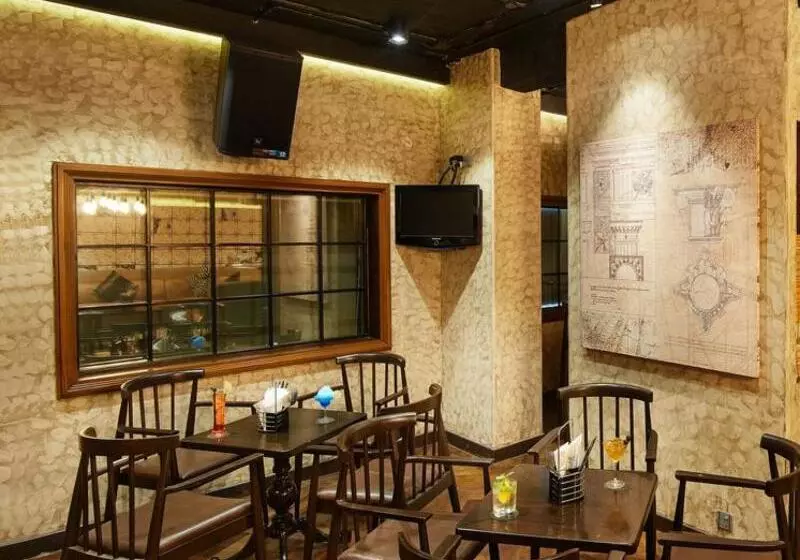 The Shalimar Hotel, Kemps Corner