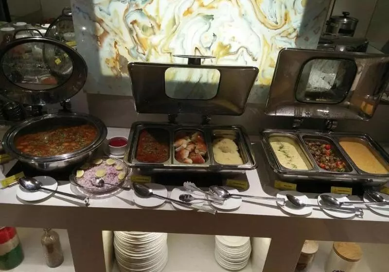 The Shalimar Hotel, Kemps Corner